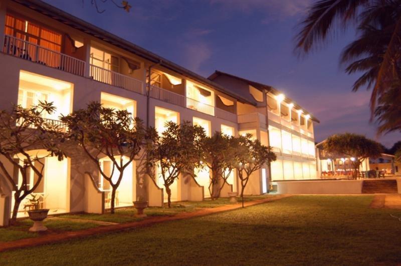 Hotel Sunset Beach Negombo Bagian luar foto