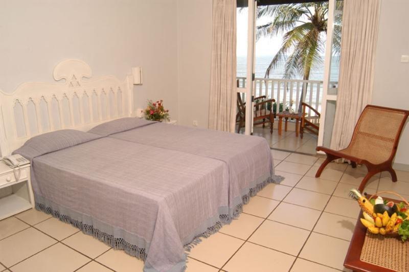 Hotel Sunset Beach Negombo Bagian luar foto